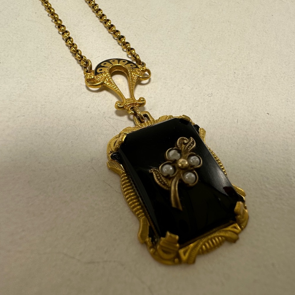 Elegant Vintage Victorian-Style Necklace with Faux Pearls - Picture 12 of 14